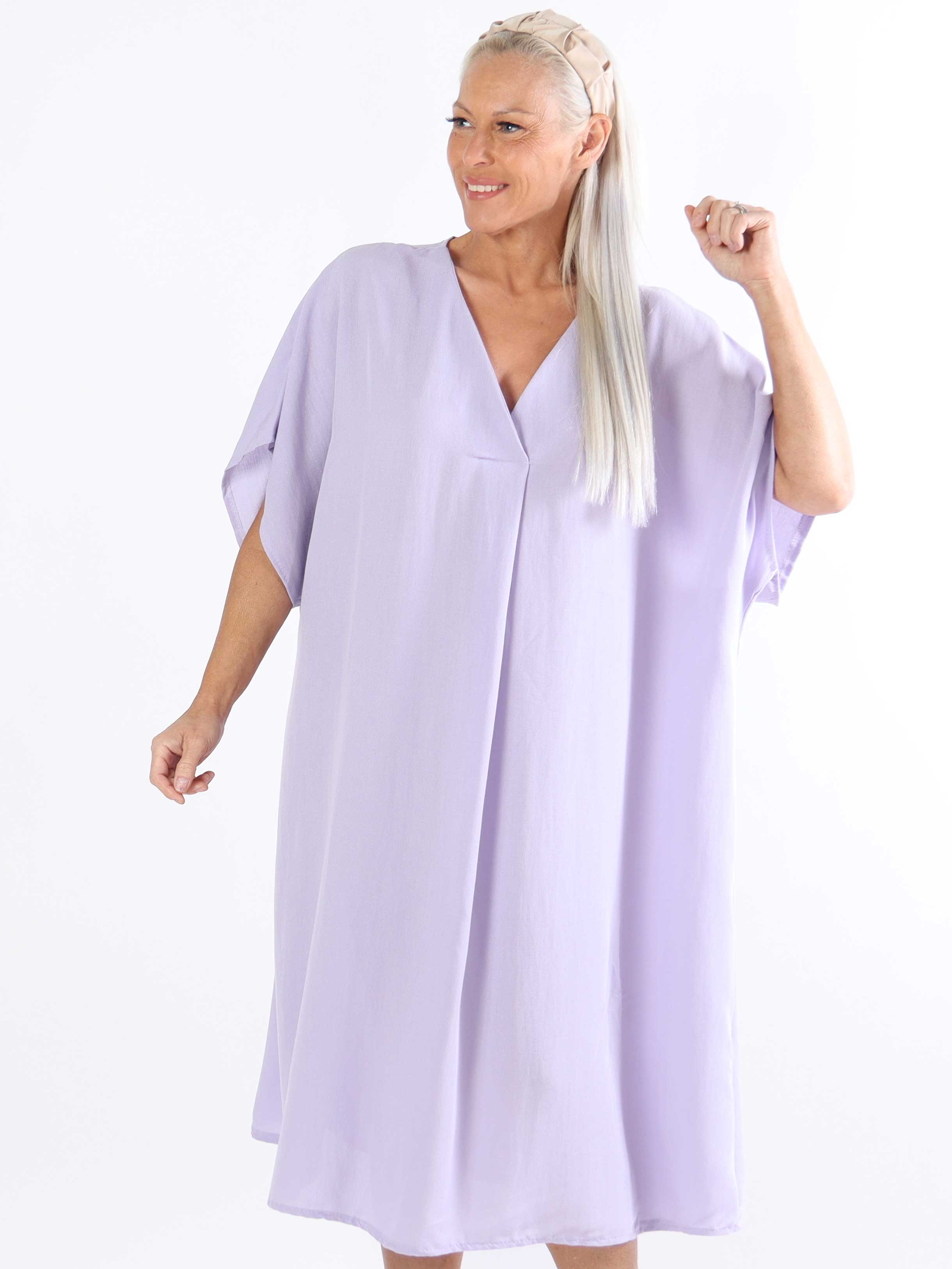 Astrid - Simpel plus size kjole med v-udskæring